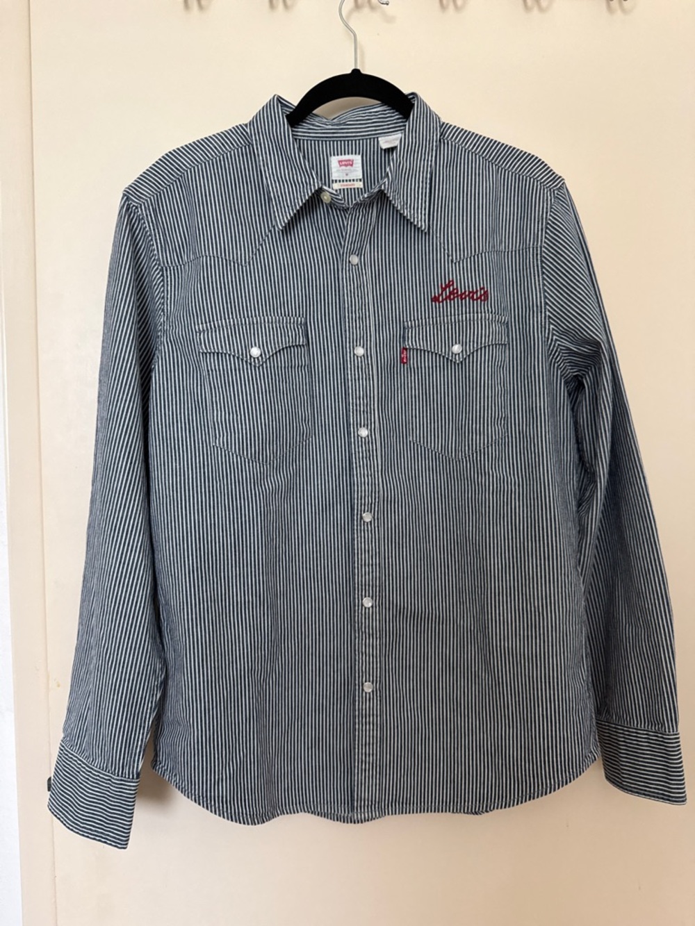 Levi's Men's standard fit road trip stripes Western Shirt size M